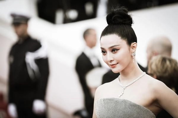 Đẹp như bà hoàng phạm băng băng vẫn bị tố chiếm dụng thảm đỏ cannes 2018 - 3