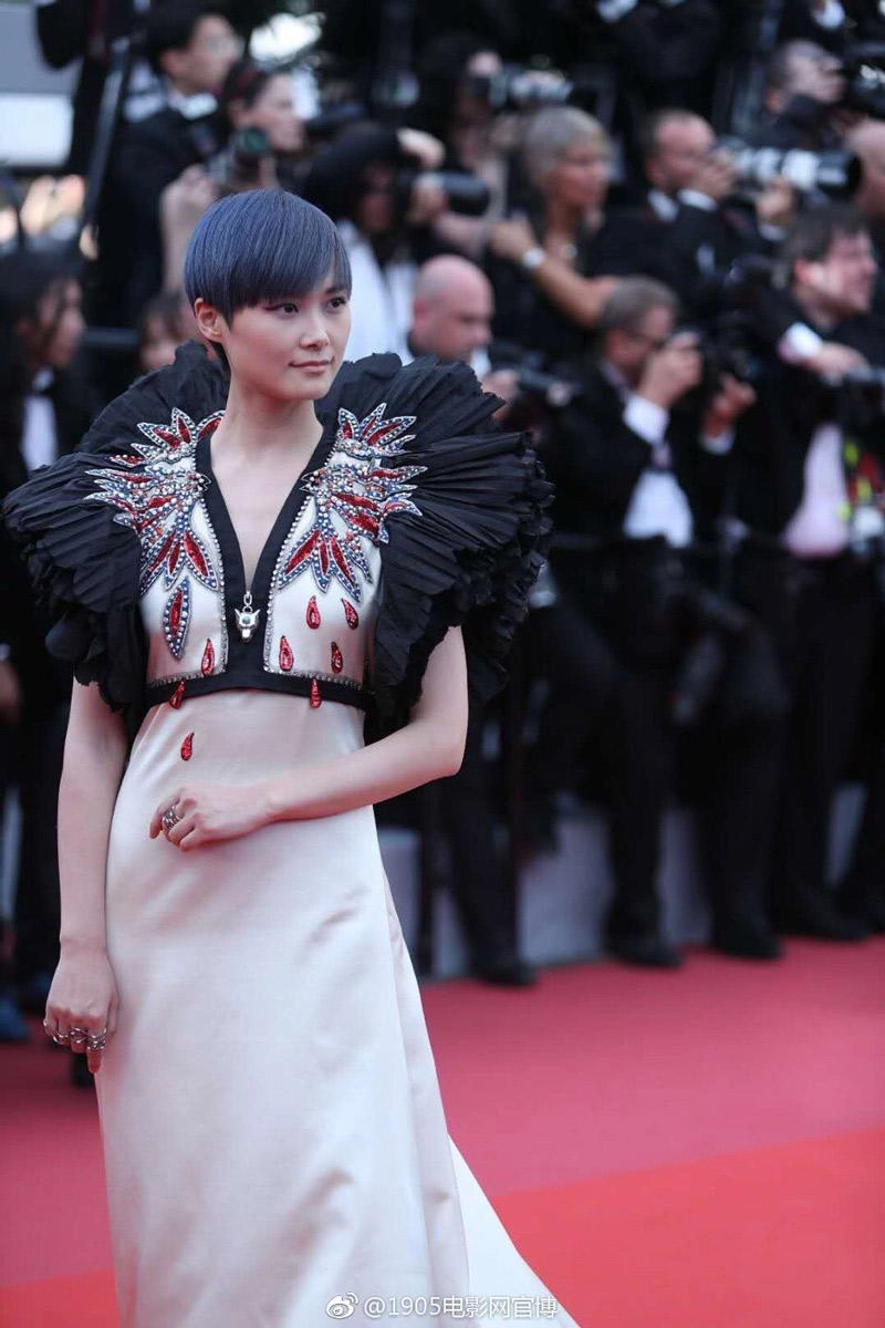 Đẹp như bà hoàng phạm băng băng vẫn bị tố chiếm dụng thảm đỏ cannes 2018 - 16