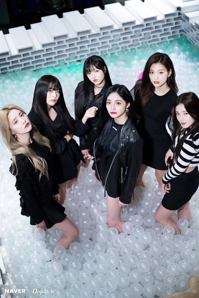 Đội hình dancer girlgroup tiếp tục làm netizen dậy sóng - 4