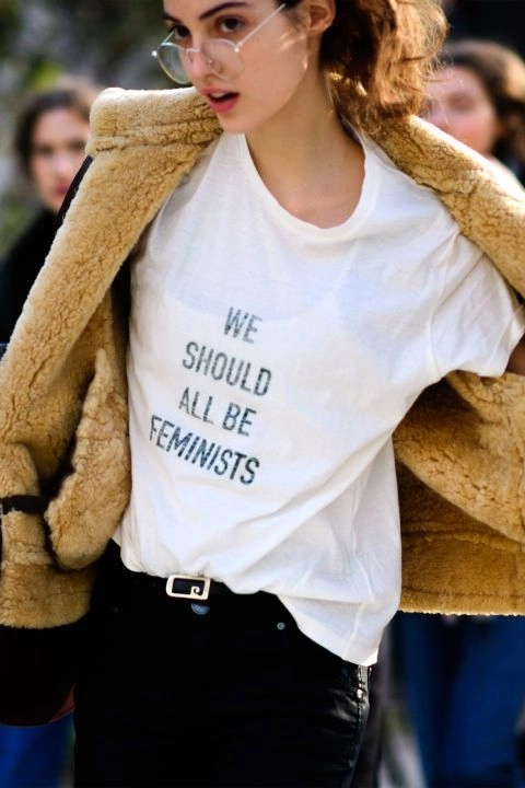 Giới trẻ phát sốt với mẫu áo thun dior khẩu hiệu we should all be feminist - 6
