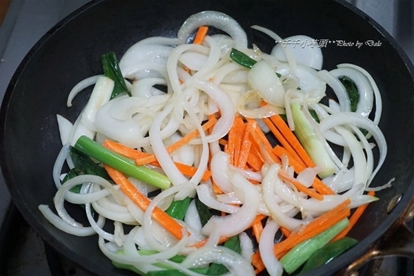 Gợi ý 3 suất cơm hộp văn phòng nhìn đã mắt ăn no bụng 15 phút là có ngay - 9