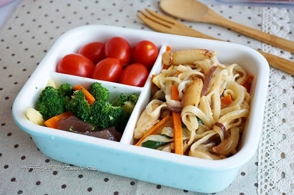Gợi ý 3 suất cơm hộp văn phòng nhìn đã mắt ăn no bụng 15 phút là có ngay - 13