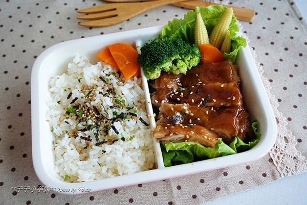 Gợi ý 3 suất cơm hộp văn phòng nhìn đã mắt ăn no bụng 15 phút là có ngay - 16