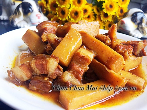 Hết sạch nồi cơm với thịt ba chỉ kho măng chua đậm đà - 9