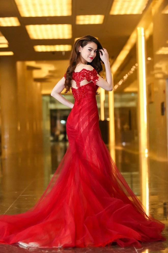 Hồ ngọc hà khoe clip catwalk và xoay người chuẩn như hoa hậu - 5