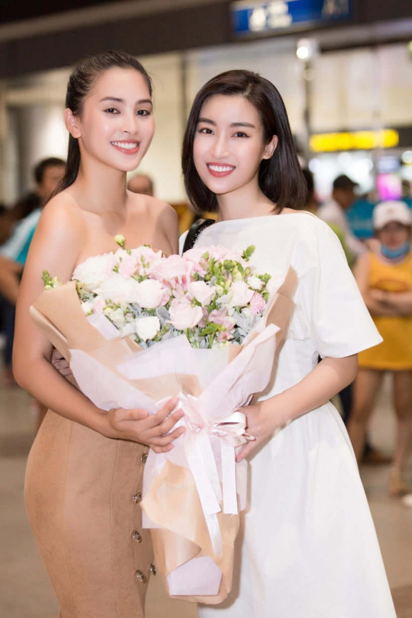 Hoa hậu mỹ linh á hậu phương nga ra sân bay đón tiểu vy trở về sau miss world - 5