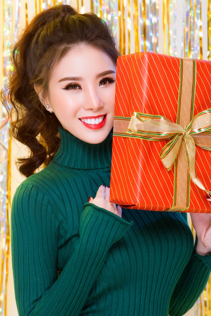 Hoa hậu ngọc trâm khoe vẻ đẹp ngọt ngào trong bộ ảnh đón giáng sinh - 3