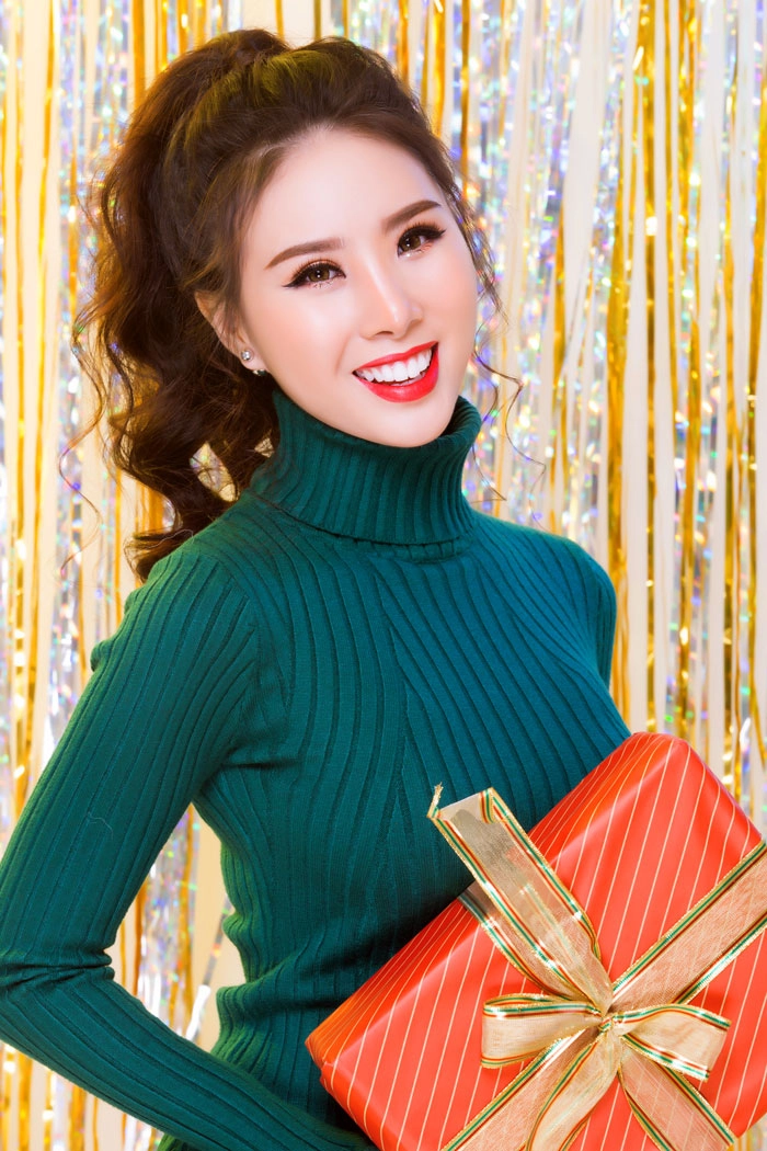 Hoa hậu ngọc trâm khoe vẻ đẹp ngọt ngào trong bộ ảnh đón giáng sinh - 4
