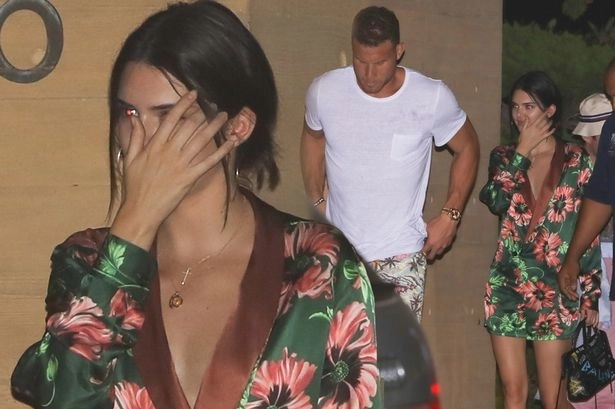 Kendall jenner đáp trả nghi án mang bầu chỉ với một hành động nhỏ - 3