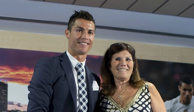 Mẹ ronaldo ngán con dâu tương lai đến tận cổ chơi chiêu cực gắt để đuổi khéo - 1