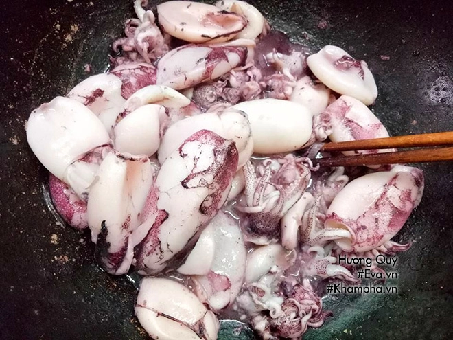 Mực xào dưa chua lạ miệng đổi món ăn tươi dịp cuối tuần - 2