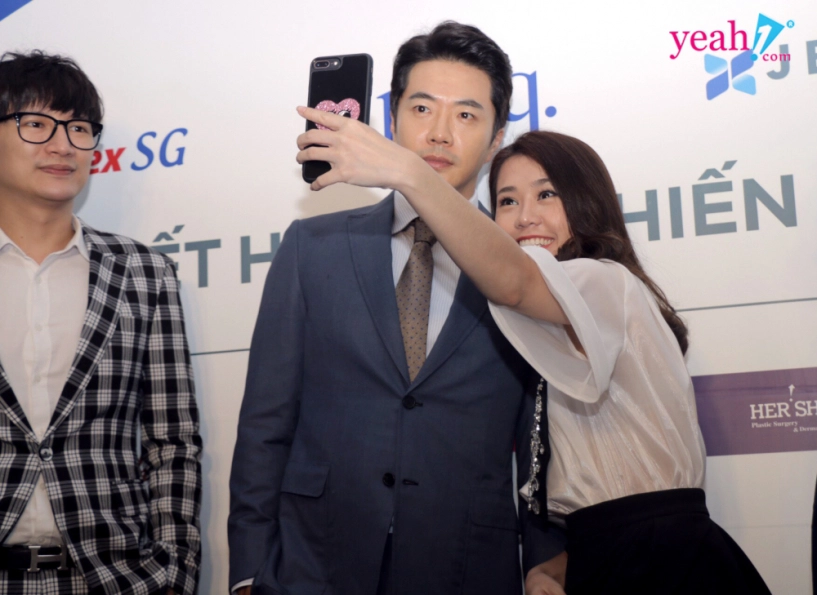 Ngọc thảo rạng rỡ selfie thân thiết cùng tài tử kwon sang woo - 2
