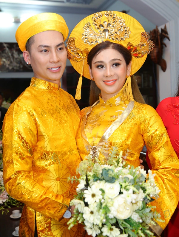 Những hình ảnh đầu tiên từ đám cưới công chúa lâm chí khanh cả hai vợ chồng mặc áo dài chói lóa - 10