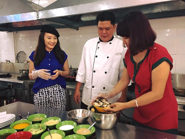 Những lần bảo thanh hh mỹ linh cùng dàn mỹ nhân việt vào bếp nấu ăn khiến dân tình ngỡ ngàng - 4