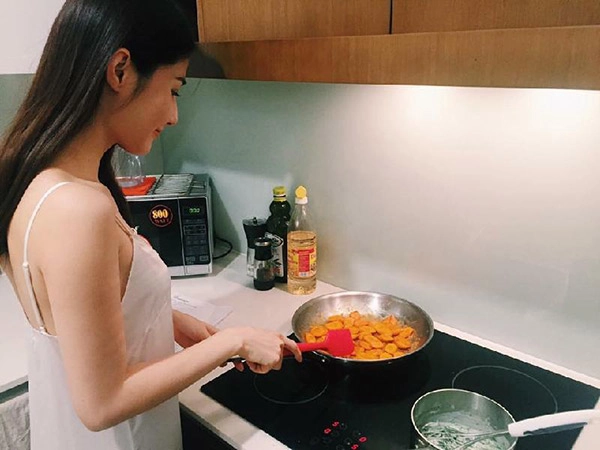 Những lần bảo thanh hh mỹ linh cùng dàn mỹ nhân việt vào bếp nấu ăn khiến dân tình ngỡ ngàng - 16