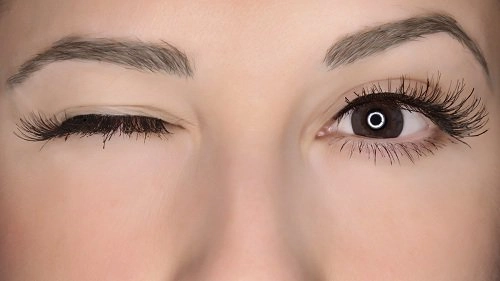 Những mẹo chuốt mascara phù hợp cho đôi mắt lung linh hệt như đeo mi giả - 1