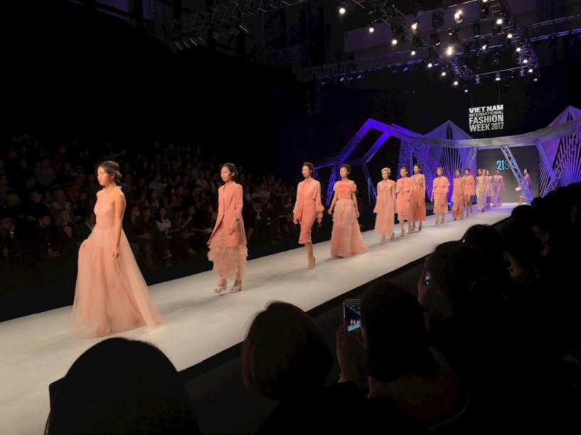 Ntk 9x- claret giang lê mang bữa tiệc sôi động tới vifw 2017 - 5