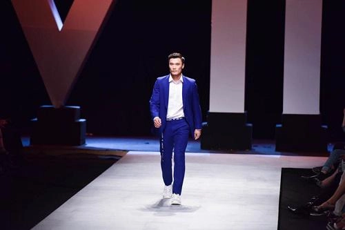 Spotlight đêm cuối vifw hoàn toàn thuộc về vedette bùi tiến dũng - 1