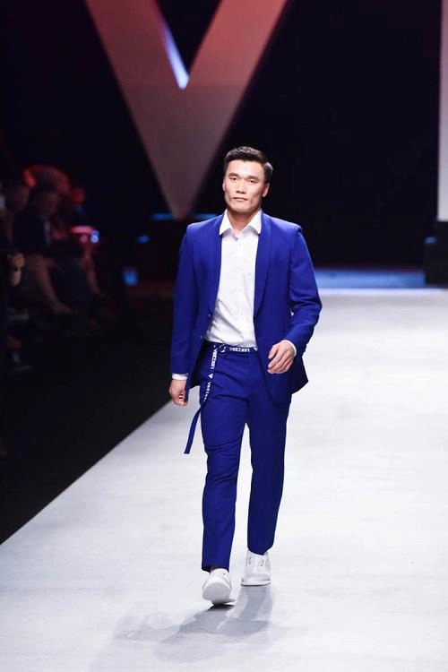 Spotlight đêm cuối vifw hoàn toàn thuộc về vedette bùi tiến dũng - 2