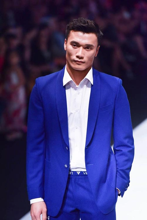 Spotlight đêm cuối vifw hoàn toàn thuộc về vedette bùi tiến dũng - 3