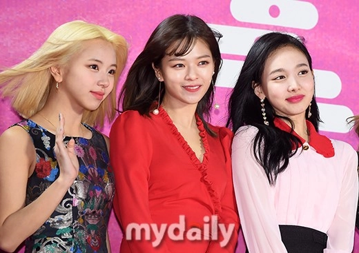 Thảm đỏ seoul music awards bts và twce đồng loạt đổi màu tóc loạt sao nữ mặc mỏng manh bất chấp giá lạnh - 20