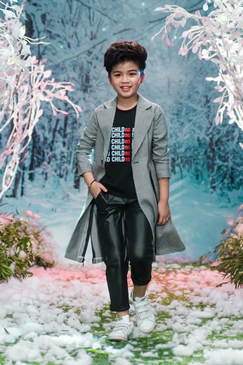 Vân hugo xinh đẹp tựa công chúa tuyết ở vietnam kids fashion week - 4