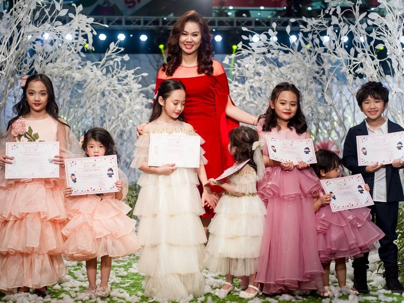 Vân hugo xinh đẹp tựa công chúa tuyết ở vietnam kids fashion week - 7
