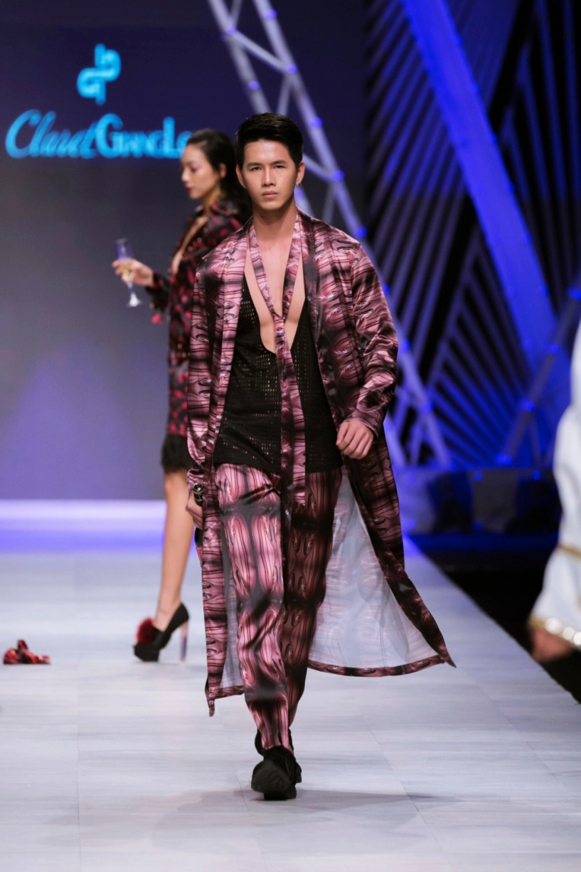 Vifw 0211 huyền my bị chê catwalk như đi chợ võ hoàng yến sắc lạnh ở vị trí vedette - 17