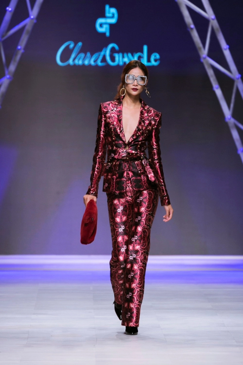 Vifw 0211 huyền my bị chê catwalk như đi chợ võ hoàng yến sắc lạnh ở vị trí vedette - 22