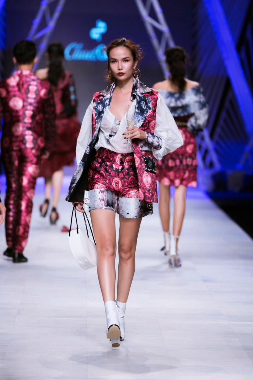 Vifw 0211 huyền my bị chê catwalk như đi chợ võ hoàng yến sắc lạnh ở vị trí vedette - 23