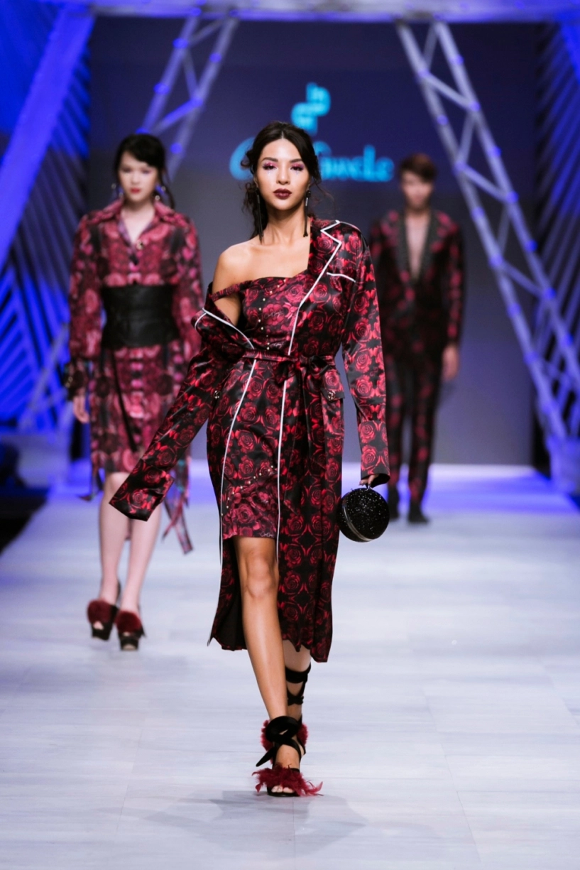 Vifw 0211 huyền my bị chê catwalk như đi chợ võ hoàng yến sắc lạnh ở vị trí vedette - 14