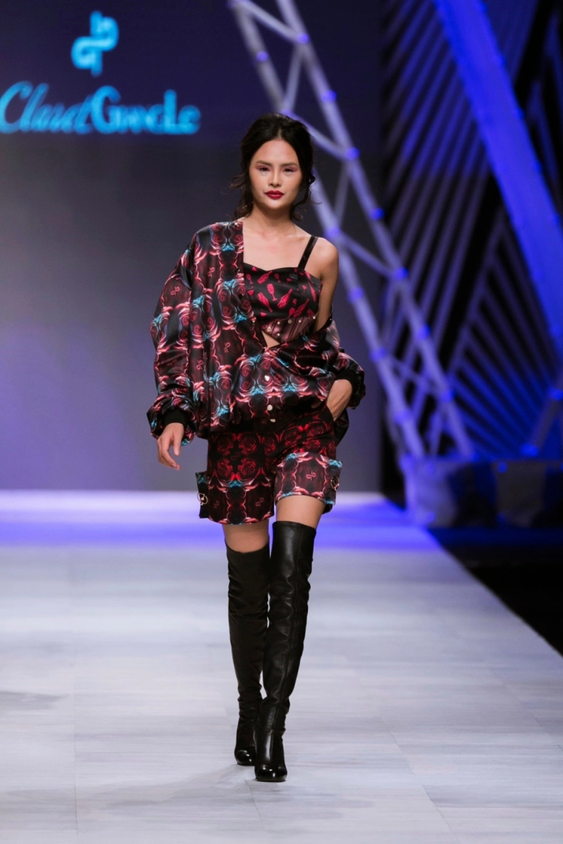 Vifw 0211 huyền my bị chê catwalk như đi chợ võ hoàng yến sắc lạnh ở vị trí vedette - 18