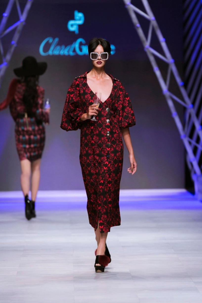 Vifw 0211 huyền my bị chê catwalk như đi chợ võ hoàng yến sắc lạnh ở vị trí vedette - 21