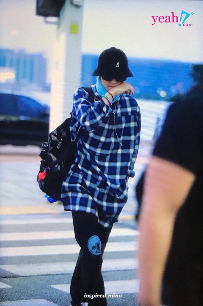 Winner tại sân bay incheon sang việt nam seungyoon cool ngầu mino nẹp cổ vì chấn thương - 18