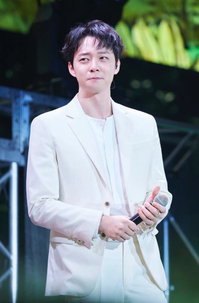 Yoochun tái xuất sau scandal quấy rối tình dục bật khóc cảm ơn người hâm mộ - 4