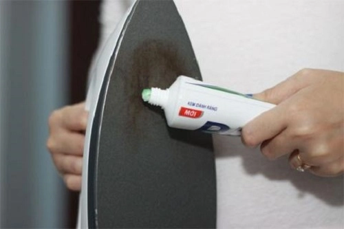 Ai bảo chỉ làm sạch miệng còn có tới 20 công dụng nữa của kem đánh răng mà bạn chưa biết hết - 3