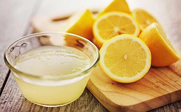 Áo mặc cả năm vẫn trắng như mới nhờ 5 cách tẩy vết ố vàng trên áo nhanh mà sạch - 2