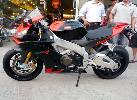  aprilia rsv4 factory 2010 đầu tiên về sài gòn - 1