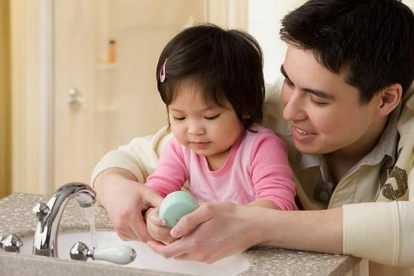 Bác sĩ hướng dẫn 4 cách phòng ngừa và nguyên tắc cơ bản xử trí khi trẻ bị tiêu chảy - 3