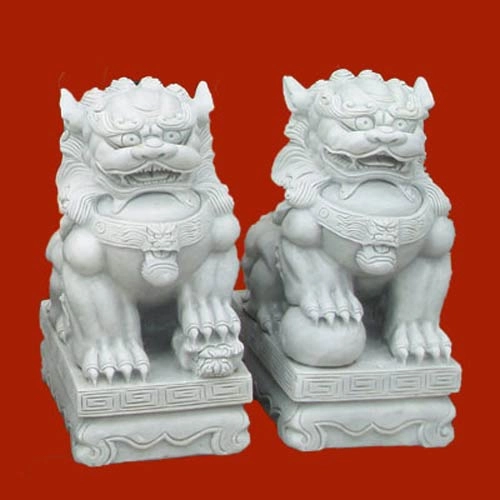 Bày kỳ lân sai cách linh vật cắn ngược lại chủ nhà - 1