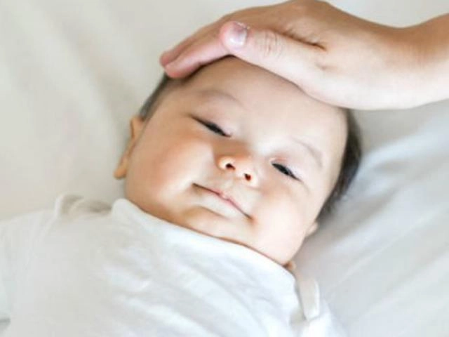 Cách hạ sốt cho trẻ sơ sinh dưới 3 tháng tuổi - 1