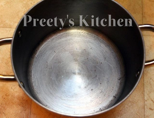 Chỉ mất 2 phút chị em có ngay dụng cụ cọ nồi không đau tay mà sạch sẽ vô cùng - 10
