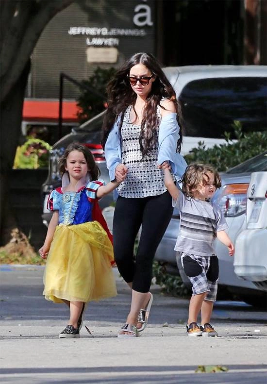 Con trai megan fox nghiện mặc váy và để tóc dài như con gái - 7