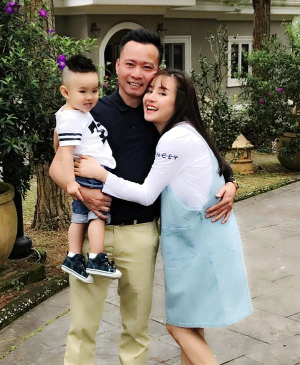 Cuộc sống của vy oanh và chồng đại gia trong biệt thự triệu đô ở sài gòn - 1