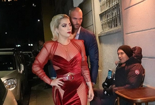 Đẳng cấp lady gaga đi ăn tối cũng phải sang chảnh như bà hoàng - 4