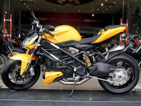  đập thùng ducati streetfighter 848 đầu tiên - 1