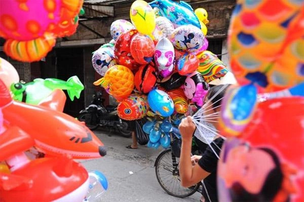 Đưa con đi chơi ngày lễ mẹ tuyệt đối không mua 4 loại đồ chơi dễ gây sát thương này - 2