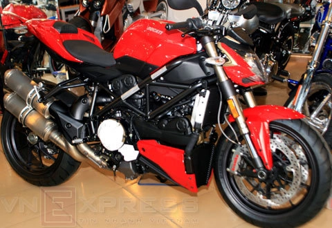  ducati streetfighter 2010 đầu tiên tại việt nam - 1