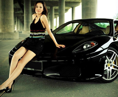  ferrari f430 đen tuyền và chân dài - 1