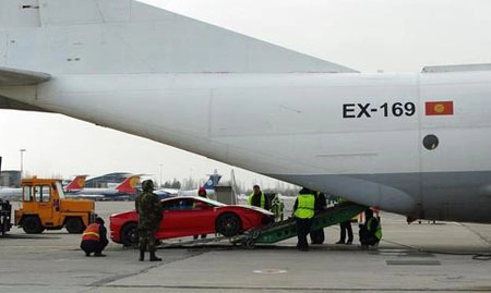  ferrari f430 vận chuyển bằng máy bay - 1